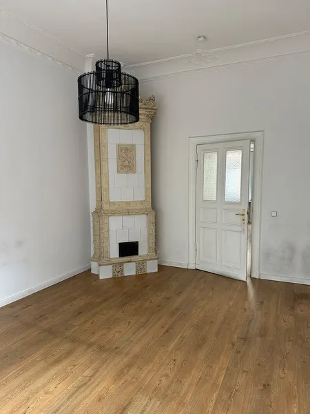 HOCHWERTIGE STUCKALTBAU WOHNUNG IN KREUZBERG ab sofort verfügbar — photo 1
